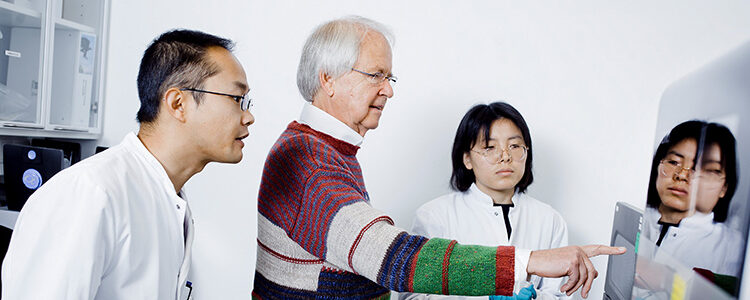 GUTCrine, CEO Professor Oluf Borbye Pedersen. CTO Assistant professor Yong Fan. ph.d.student Liwei Lyu. Photo, Claus Boesen